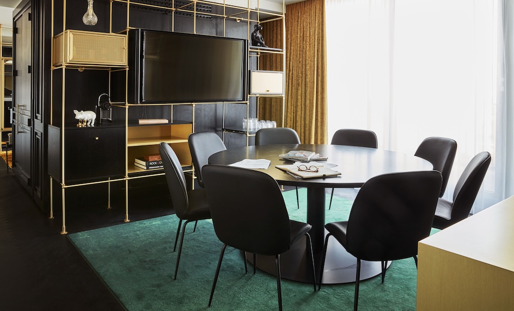 Grand Suite, 1 King Bed, Balcony