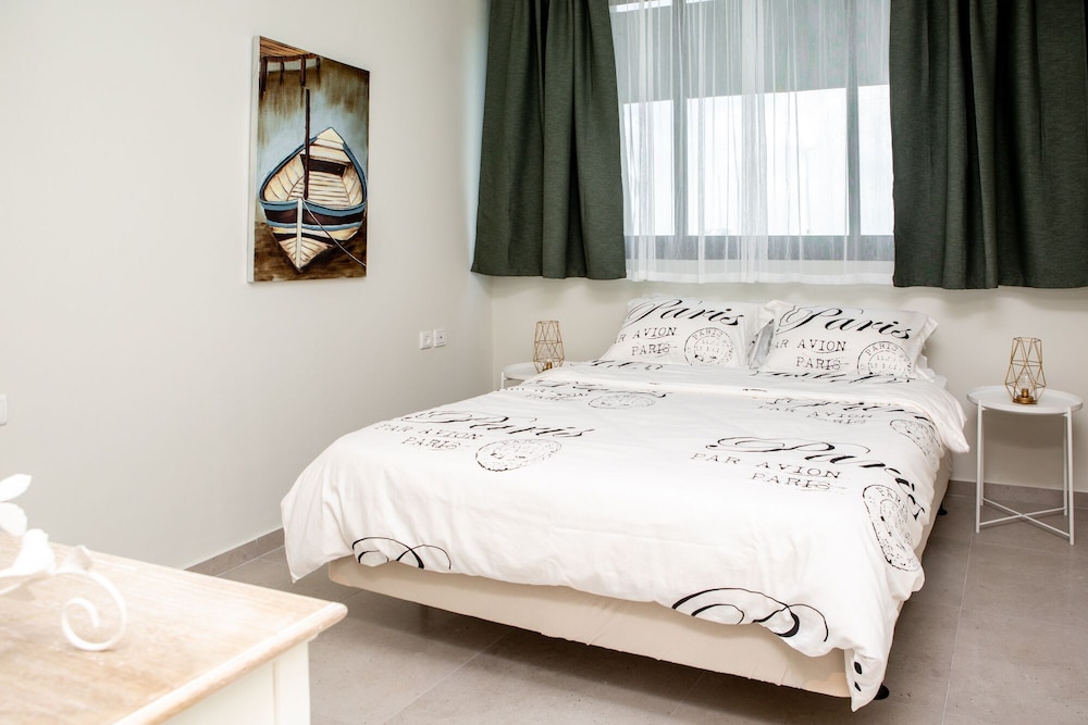 Deluxe Suite, 1 Queen Bed, Ocean View, Sea Facing