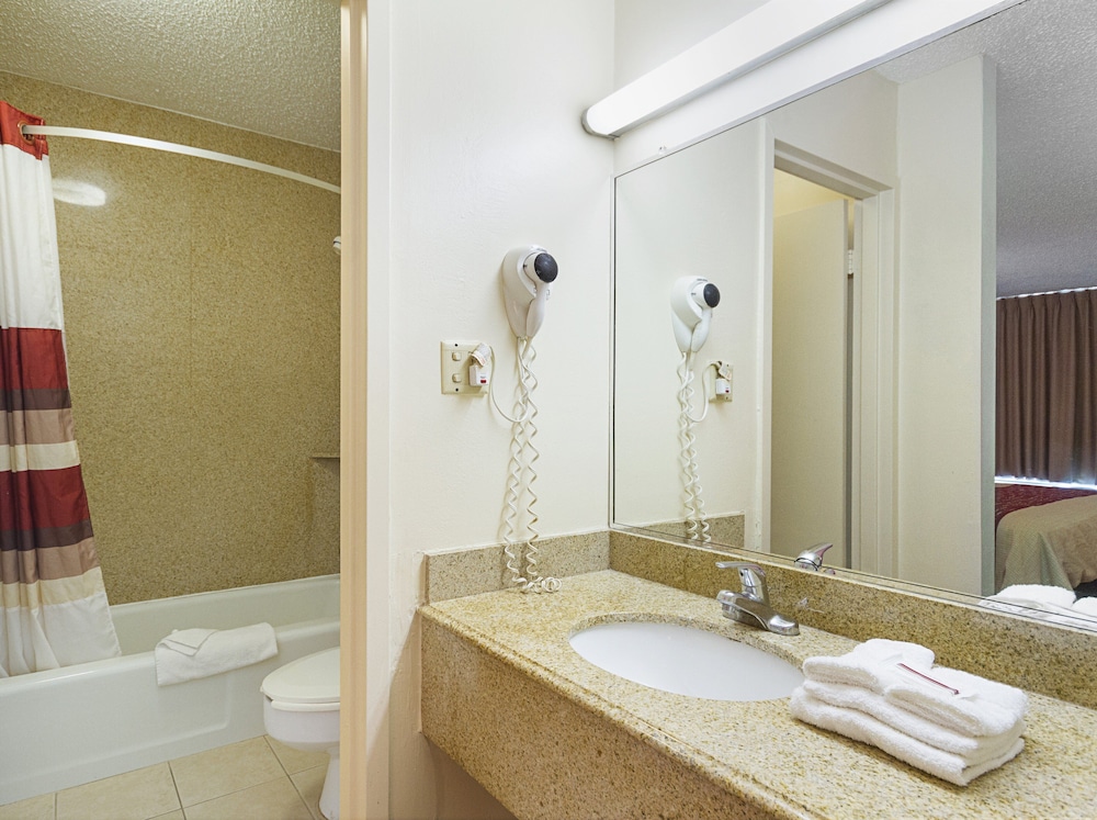 Deluxe Room, 1 King Bed, Non Smoking - Photo 3