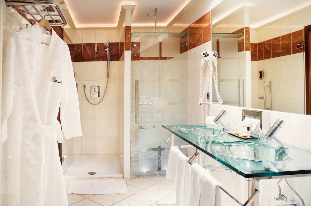 Historic Suite, 1 Bedroom, Non Smoking, Bathtub, photo 6