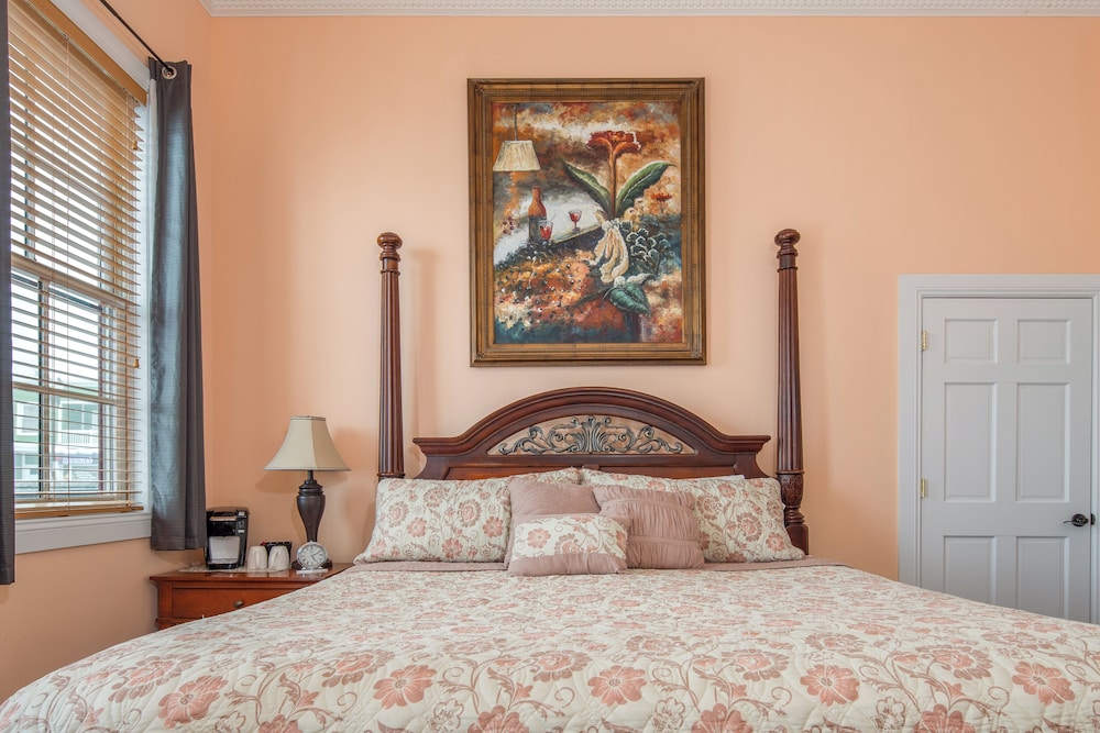 Standard Double Room, Private Bathroom (Room Four) photo 2