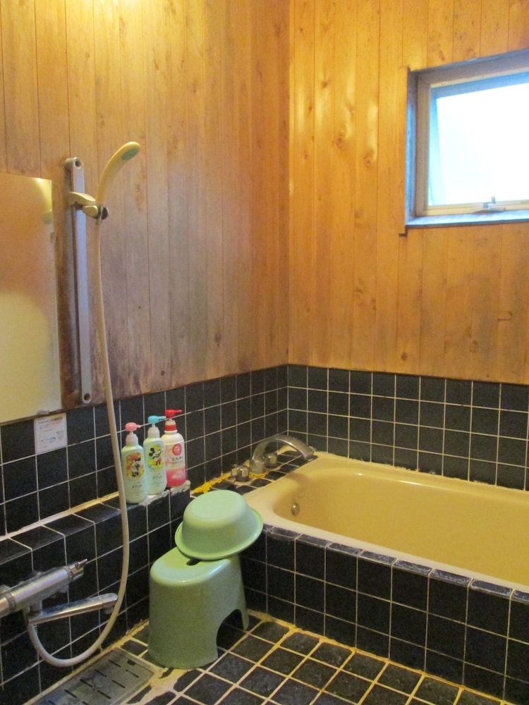 Twin Room with Two Meals (Extra Room Provided for 3-4 Guests) photo 2