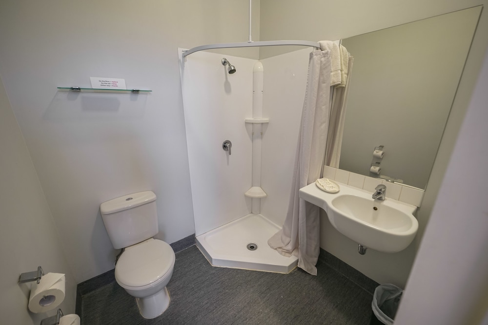 Shared Dormitory, Ensuite (6 beds) photo 2
