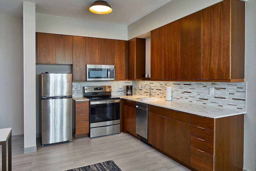 Suite, 1 Bedroom - Photo 2