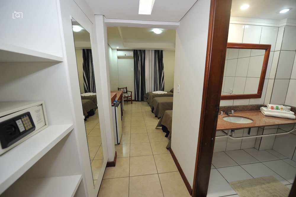 Standard Triple Room, 3 Twin Beds, Non Smoking photo 3