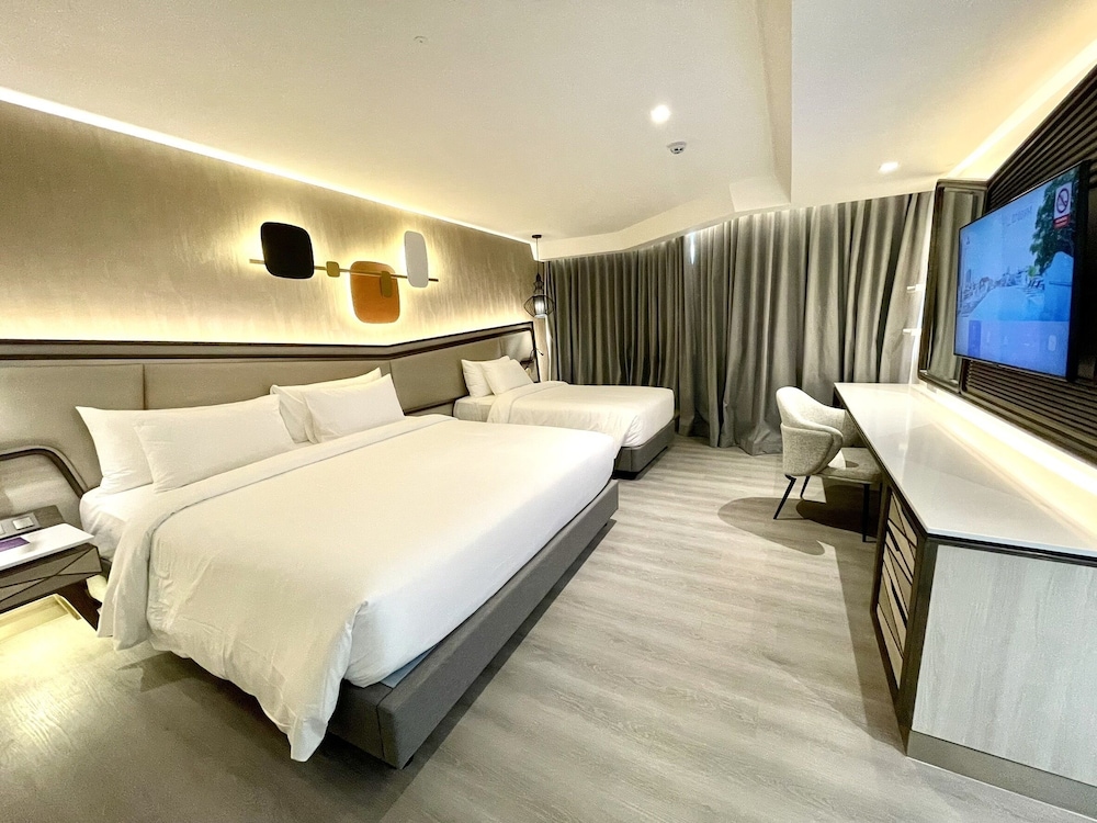 Amethyst One Bed Room Executive Suite - Photo 5