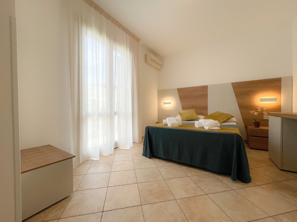 Deluxe Triple Room, 1 Bedroom - Photo 7