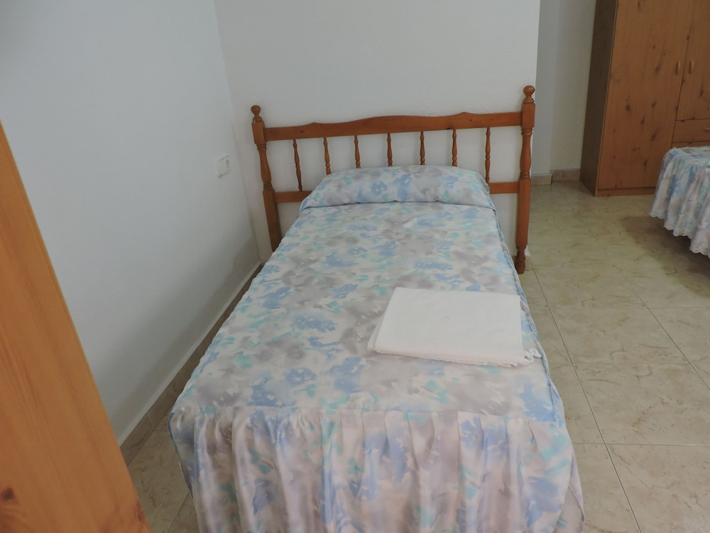 Basic Double Room Single Use, 1 Twin Bed