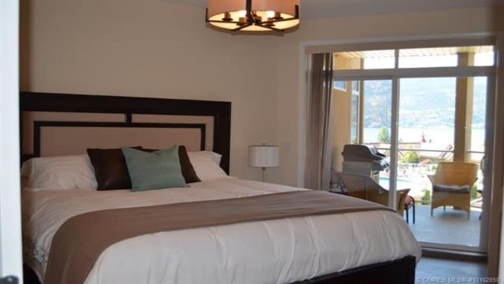 Comfort Condo, 2 Bedrooms, Lake View photo 1