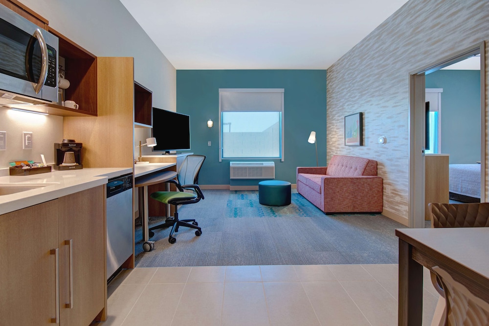 Suite, 1 Bedroom - Photo 2