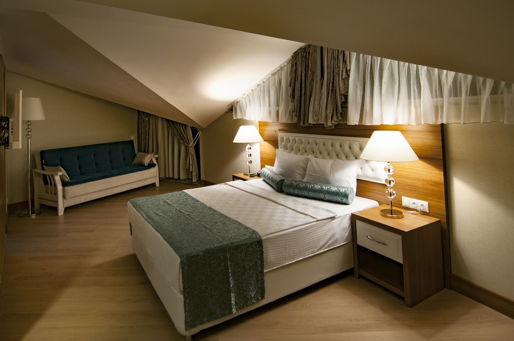 Family Triple Room, City View, Roof Floor