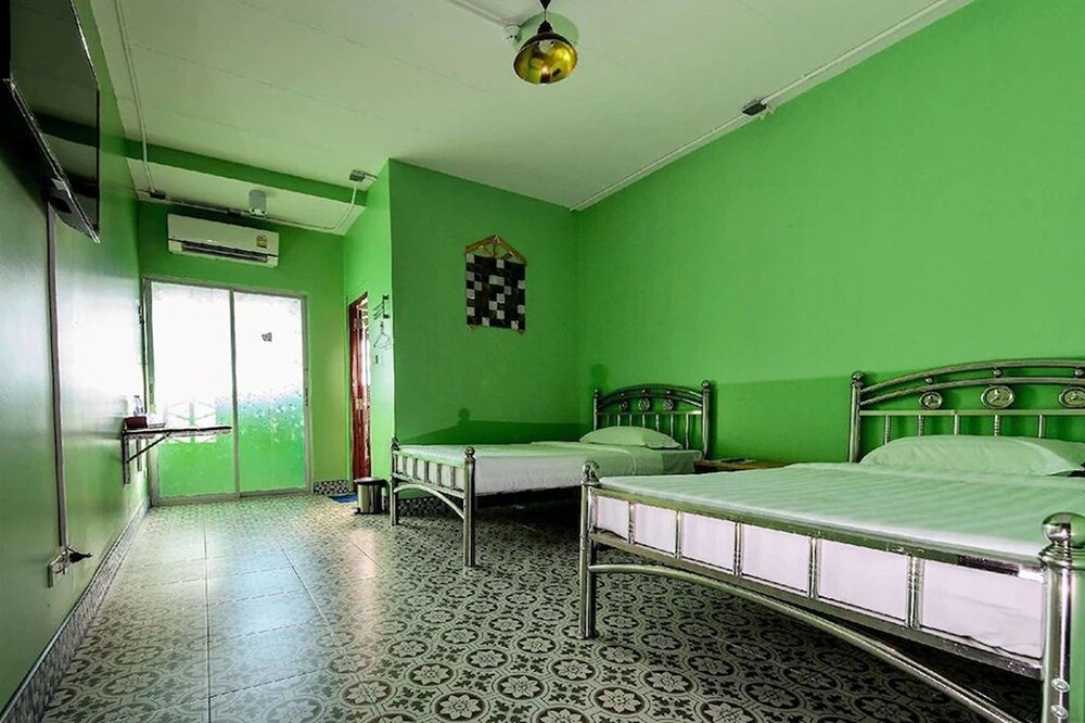 Standard Twin Room - Photo 4