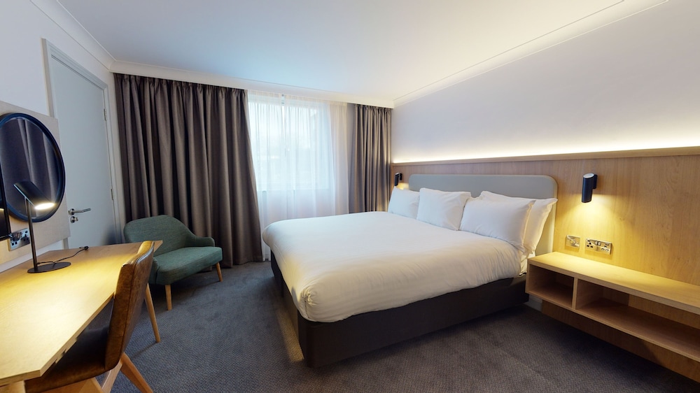 Premium Room, 1 King Bed, Accessible (Super King) photo 3