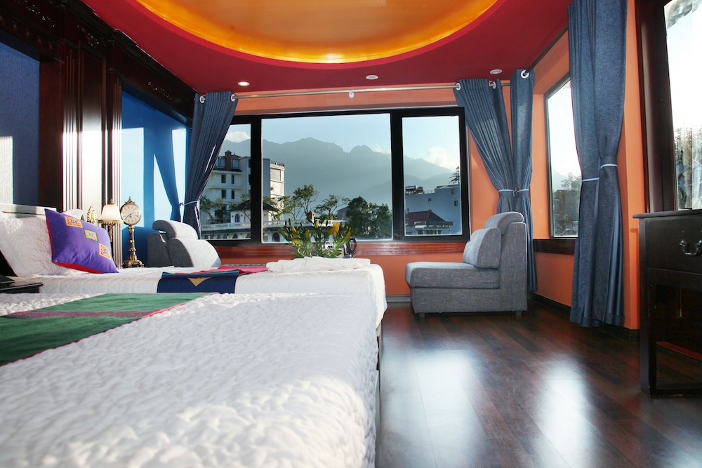Family Room, Balcony photo 1