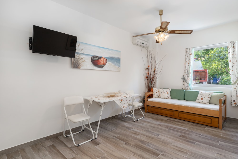 Double Room (Ground Floor) photo 1