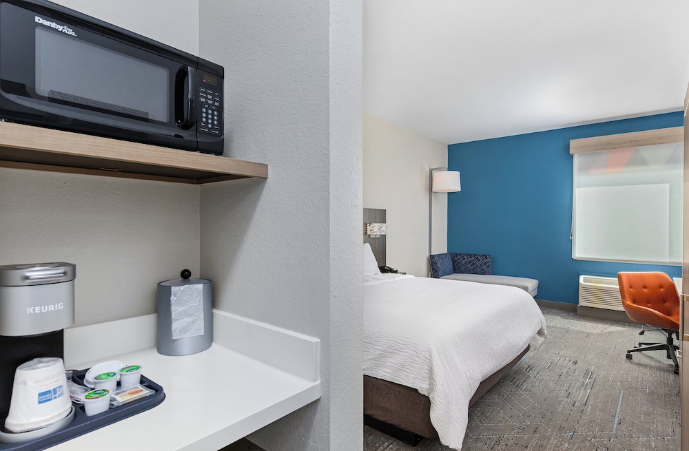 Standard Room, 1 King Bed (Communications, Mobility, Access Tub) - Photo 6