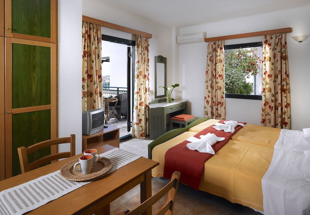 Studio, Sea View (Triple) photo 2