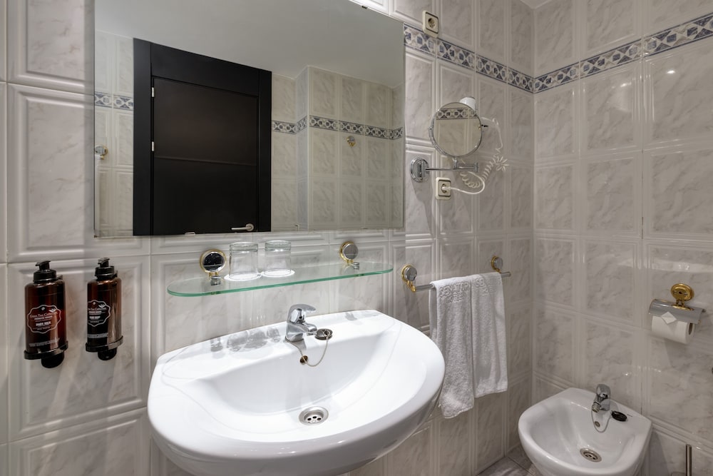 Double Room - Photo 9
