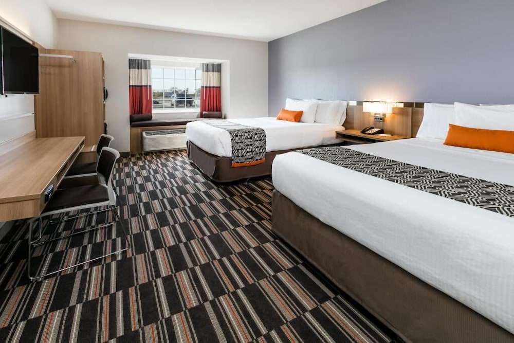 Double Room, 2 Queen Beds, Roll-in Shower, Ensuite
