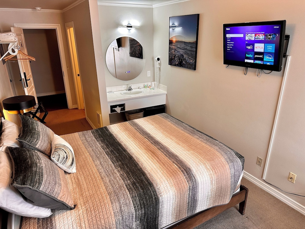 Economy Room, 1 Queen Bed