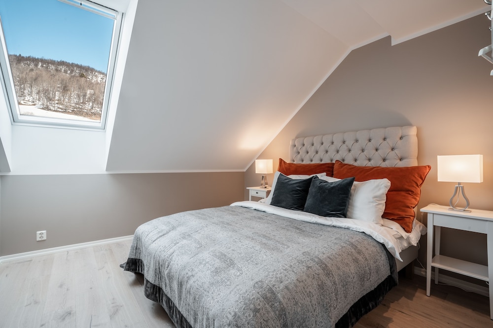 Apartment, 4 Bedrooms (D) (Linen and towels not included)