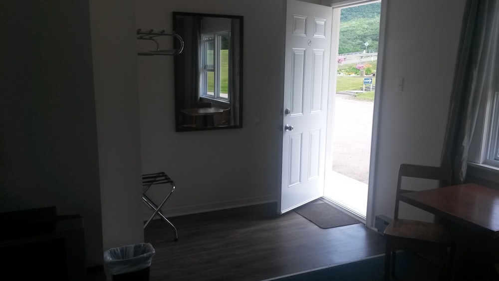 Queen Suite - Standard photo 2