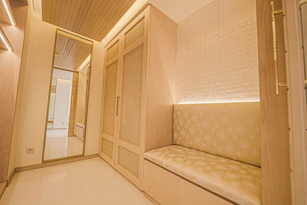 Water Bungalow Suite - Photo 2