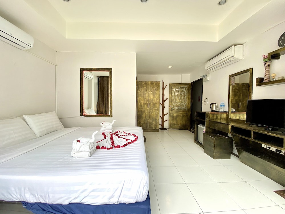 Deluxe Double Room, Balcony - Photo 10