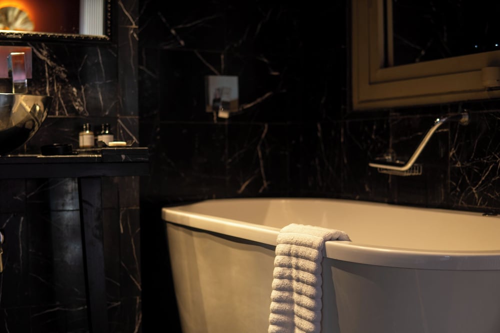 Deluxe Room, City View - Photo 7