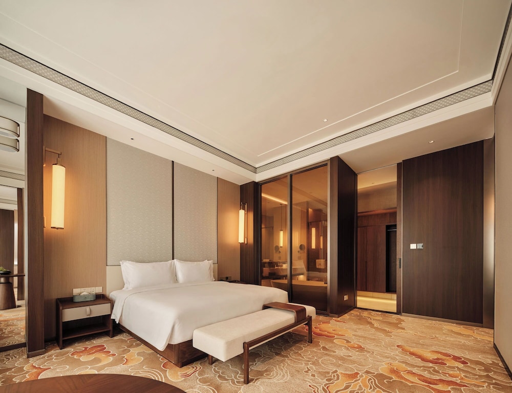 Executive Suite King Bed Room