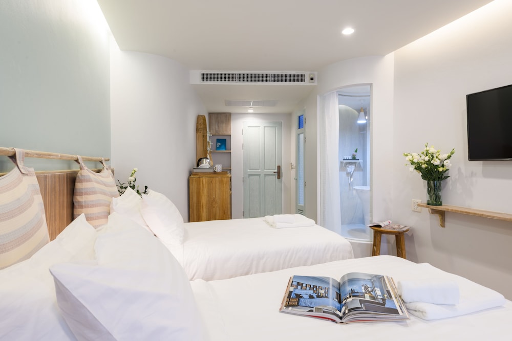 Deluxe Twin Room, City View photo 3