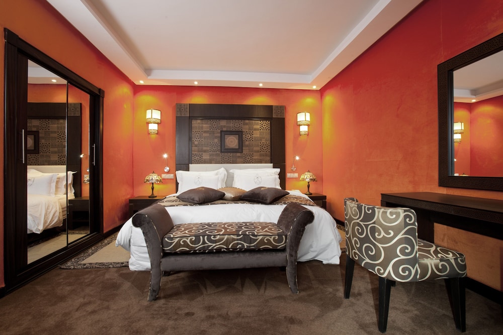Deluxe Suite with Andalusian Patio photo 2