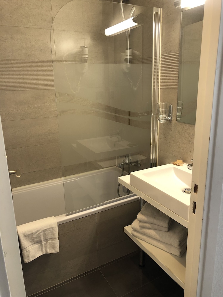 Standard Double Room - Photo 4