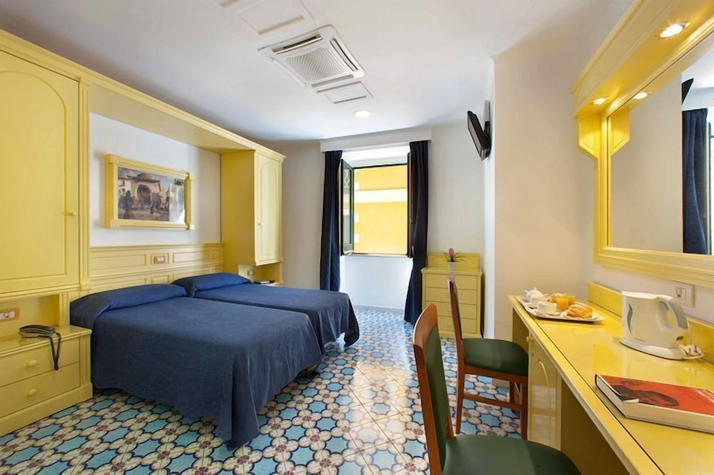 Classic Double or Twin Room - Photo 3