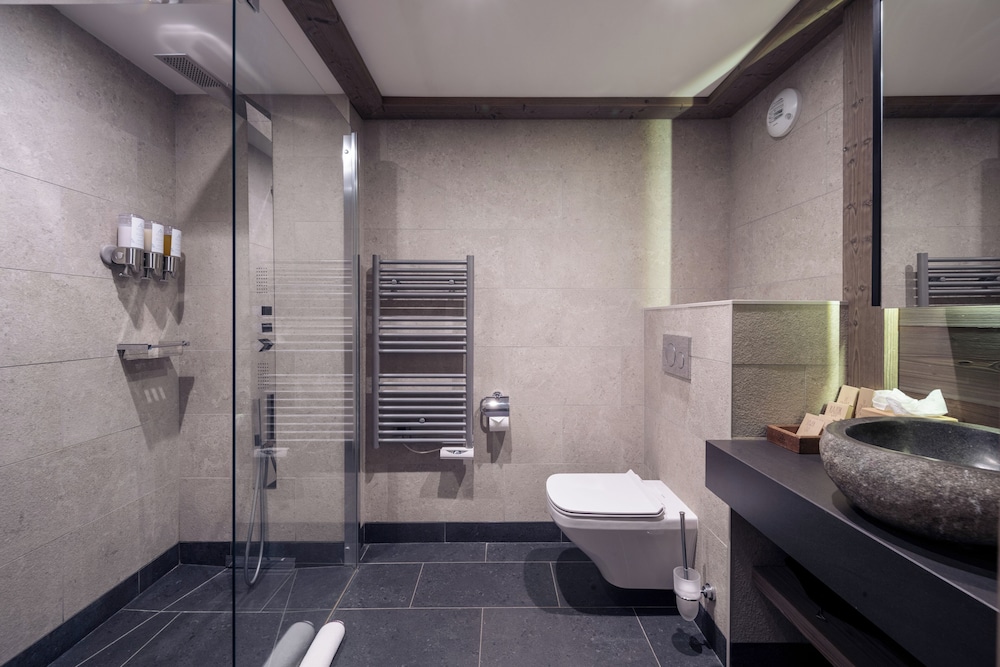 Two-Bedroom Apartments with Courtyard View photo 2