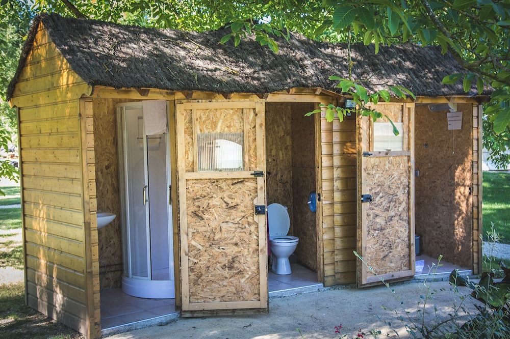 Family Tent, Shared Bathroom photo 3