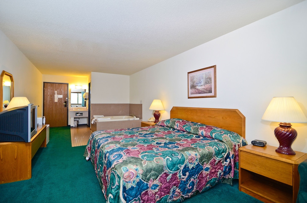 Suite, 1 King Bed, Jetted Tub photo 2