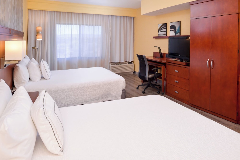 Room, 2 Queen Beds photo 1