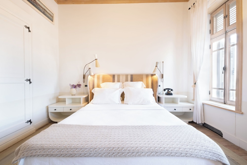 Romantic Suite, Bathtub, Sea View