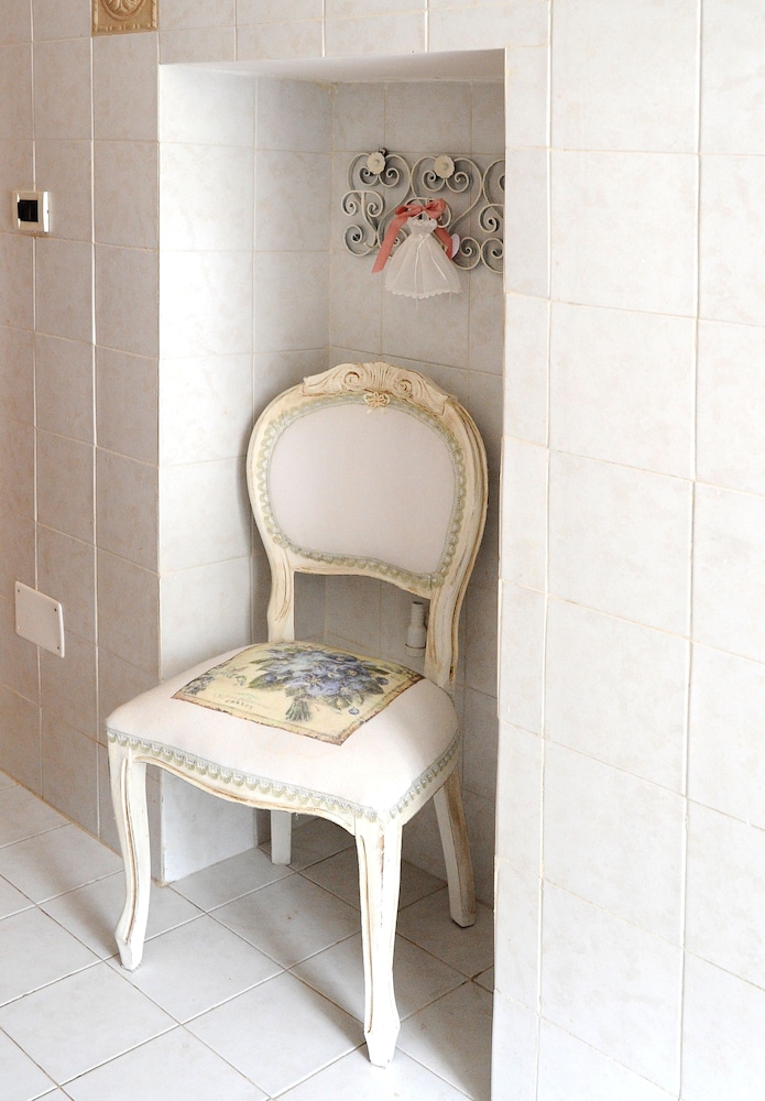 Double Room, Shared Bathroom (B) photo 2