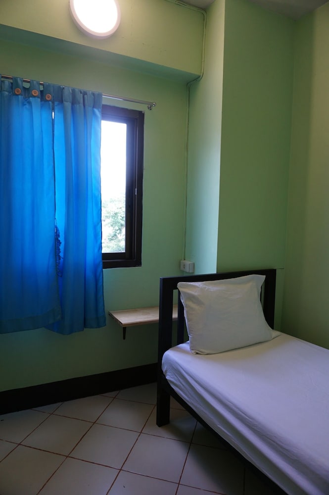 Fan Single Room with Shared Bathroom photo 2