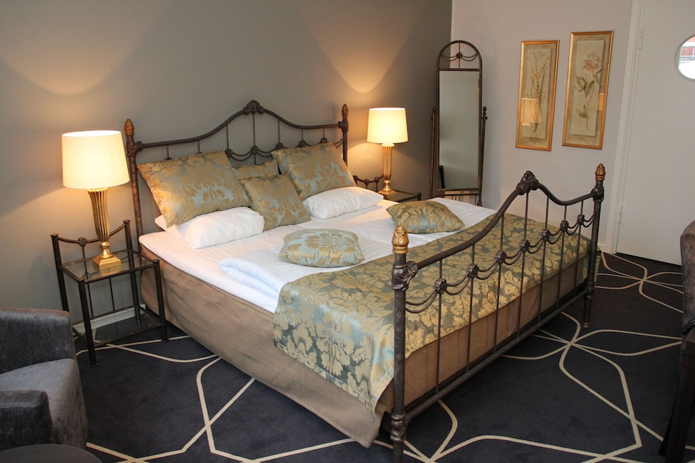 Honeymoon Suite photo 2