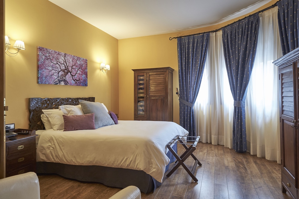 Design Suite, 1 Queen Bed - Photo 3