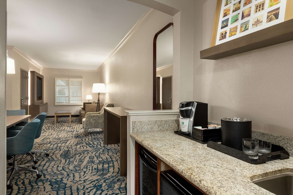 Suite, 1 King Bed (Conference) - Photo 2