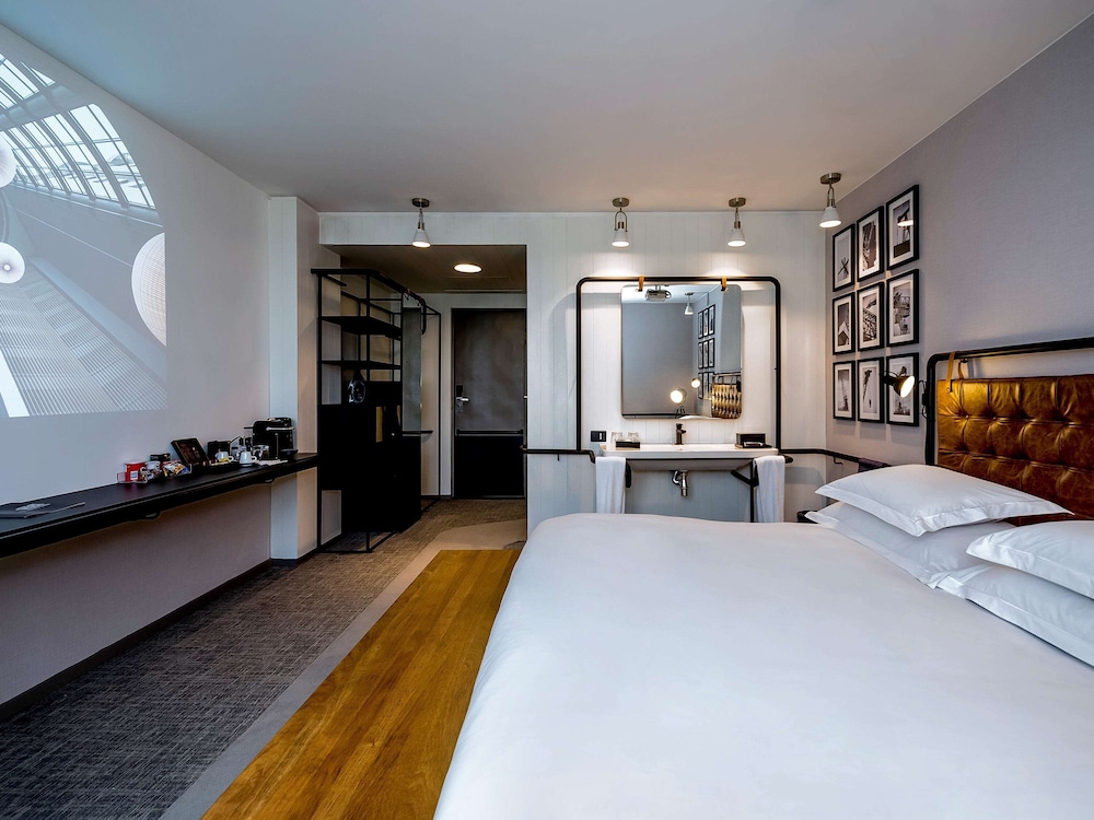 Executive Room, 1 Queen Bed (Adapted For Reduced Mobility)
