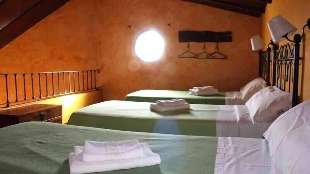 Casa, Múltiples Camas (Niño Gloria)