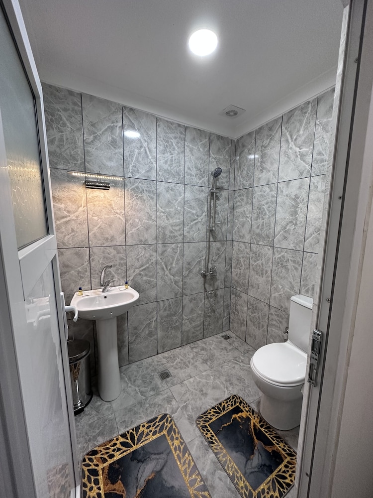 Basic Suite photo 3