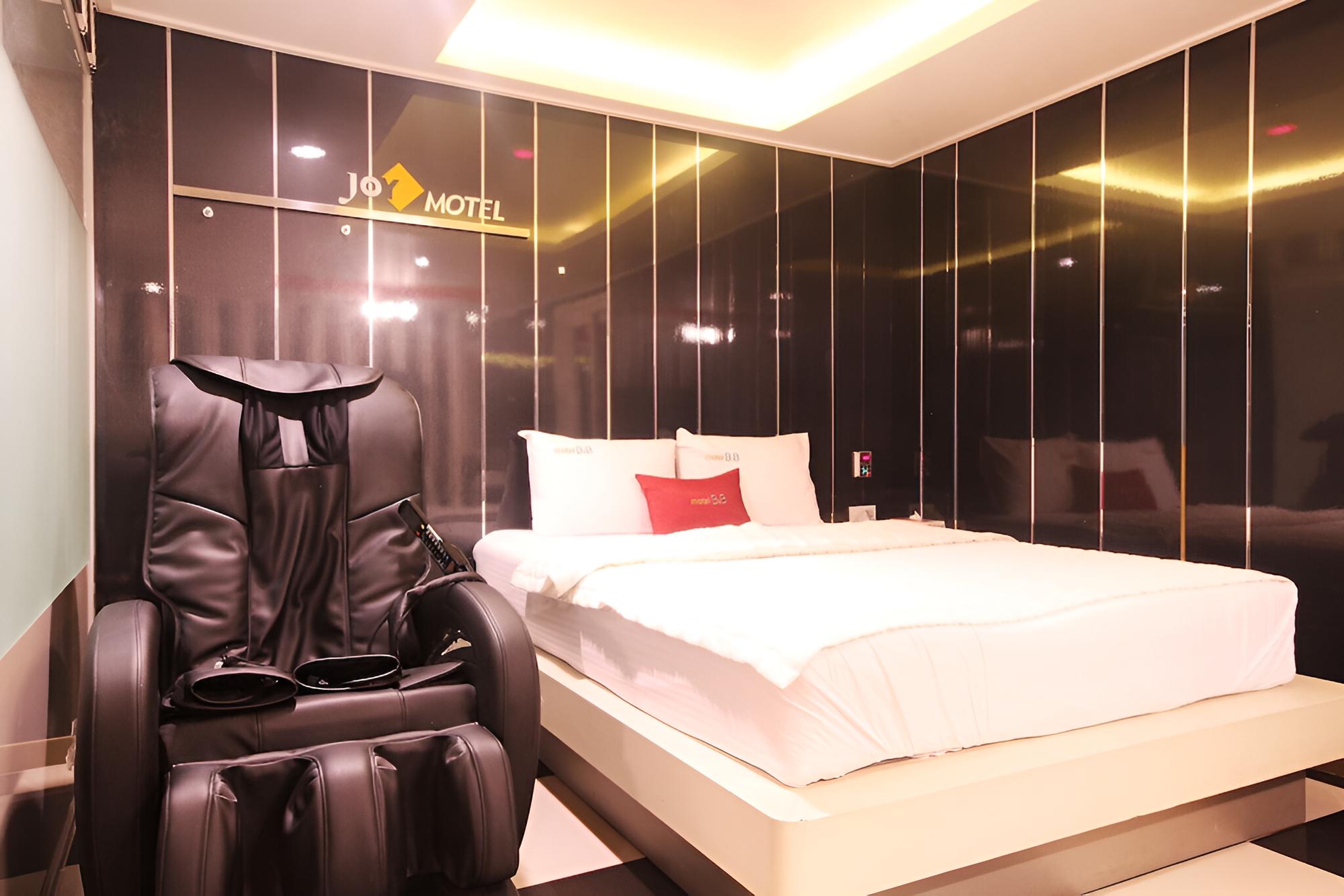 Room (Special (Netflix available)) photo 3