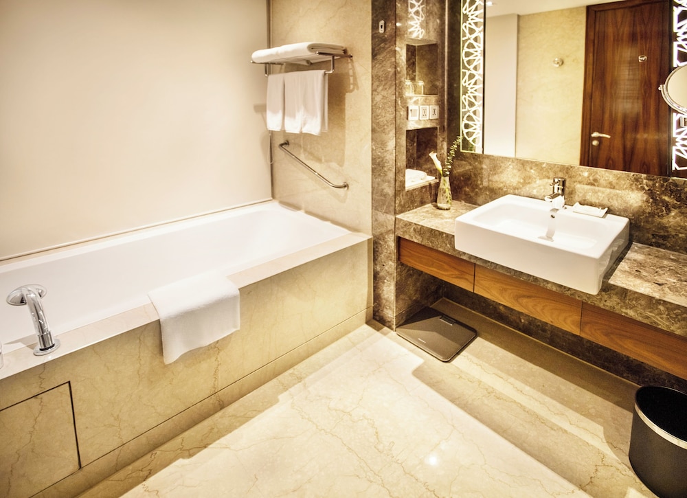Suite, 1 Bedroom, Smoking - Photo 7