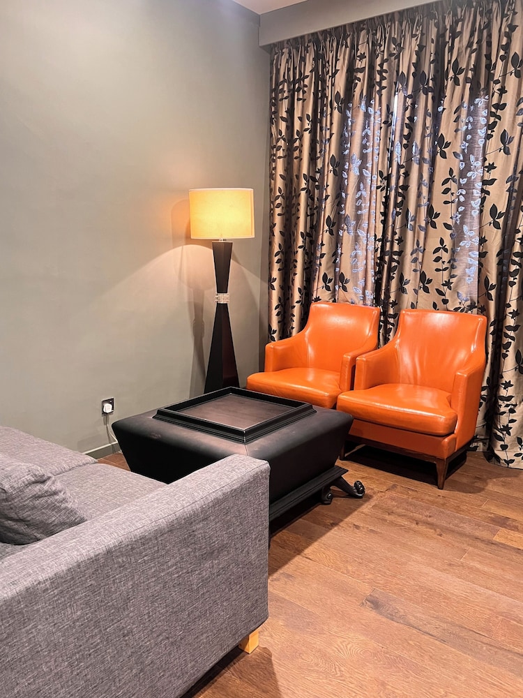 8 Suites Premier Triple